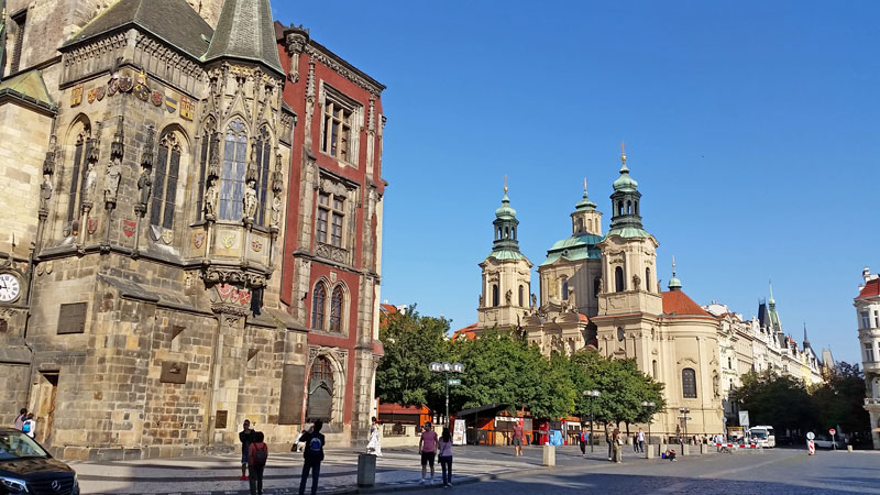 古老市政厅和Stnicholas教堂