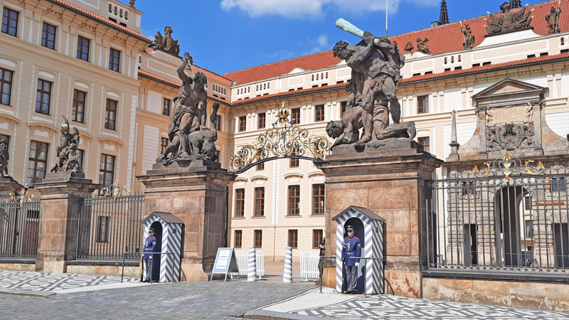 Prague城堡优先入场门和后台Matthias门