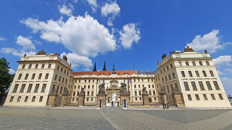 普鲁格城堡场景视图首院从广场查看无游客