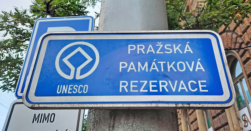 市街牌表示你正进入prague纪念碑保留地和pragueunesco世界遗产列表区