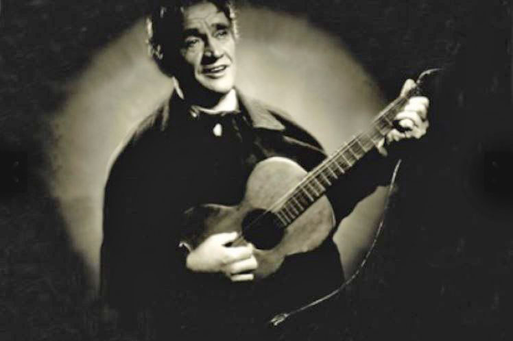 Karel Hašler用黑白胶片弹吉他