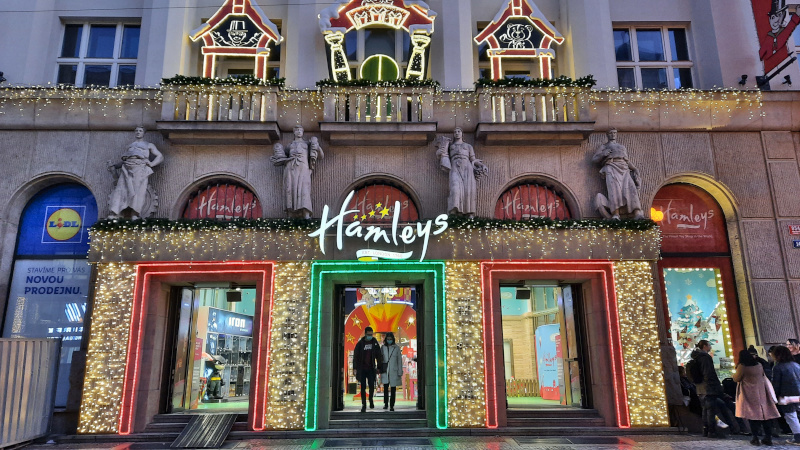 布拉格hamleys玩具店外观装饰 Christmas