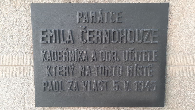 prugue起义纪念 美容师和职业教师5月5日被杀