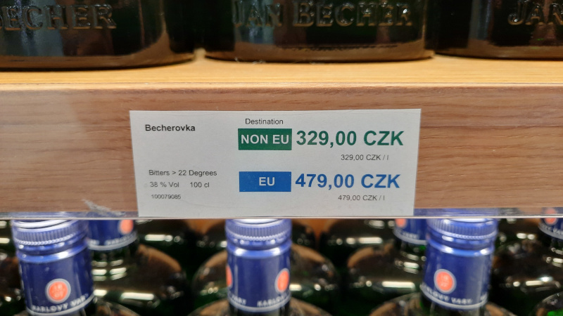 sprague机场免关税商店标码显示欧盟和非欧盟对一l瓶Becherovka定价